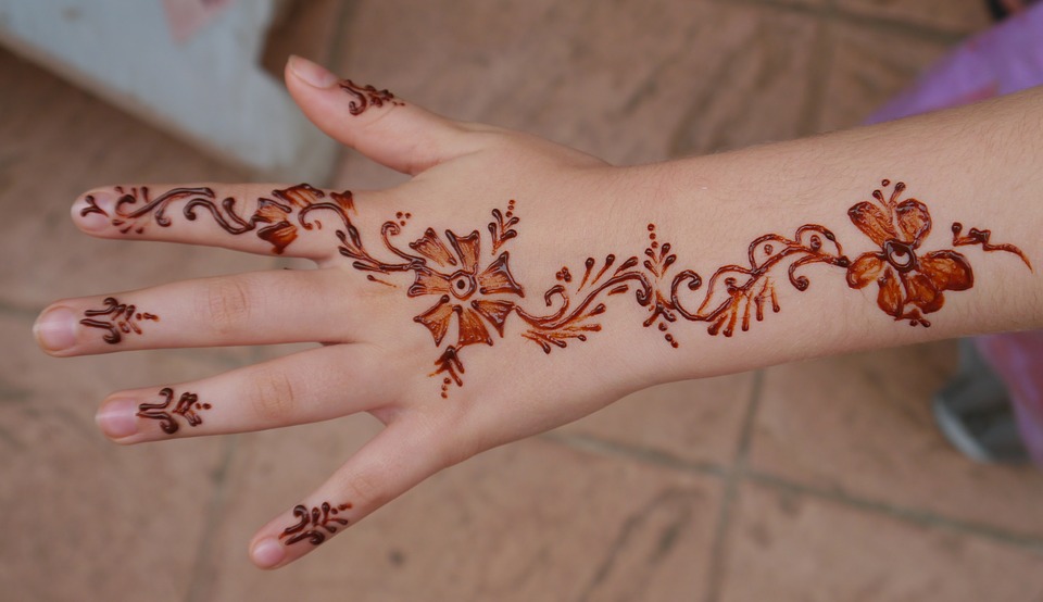 Henna Hand Painting